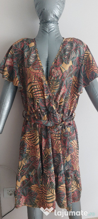 Vand rochie eleganta, model floral, culori pastelate,