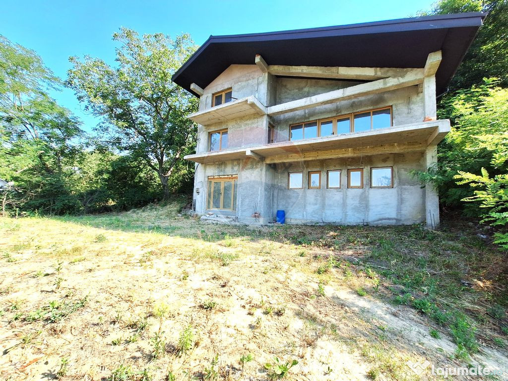 Casă / Vilă noua de vanzare in Monteoru