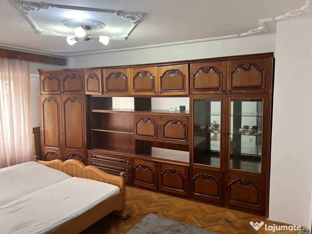 Ap 2 camere decomandate et 2 zona garii ,balcon, pivnita