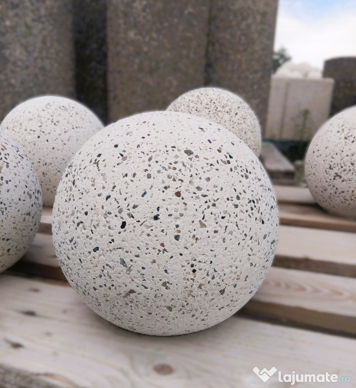 Bolard alb din beton rotund – sferic cu piatra naturala 35 cm