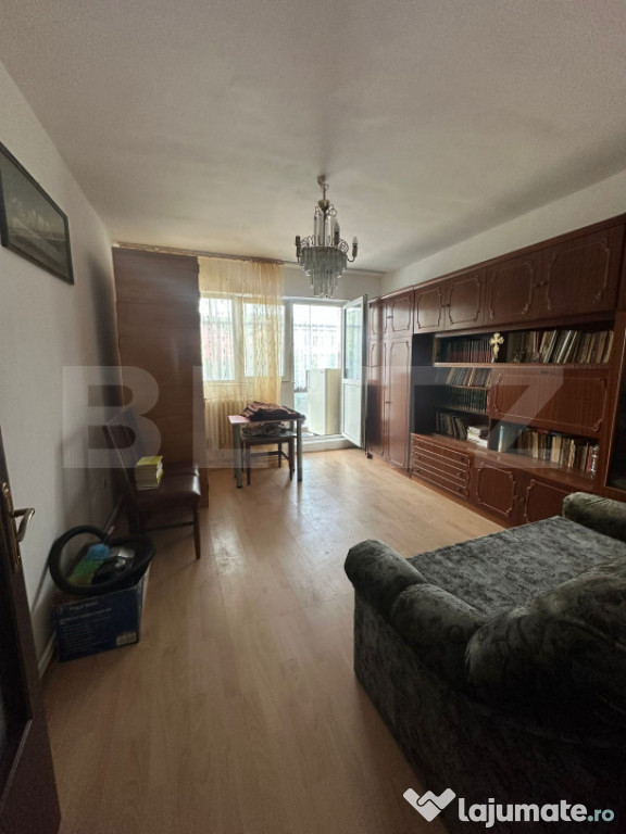 Apartament 2 camere decomandate, 2 balcoane, etaj 1, zona Vl