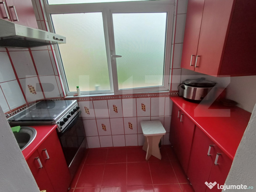Apartament de închiriat, cu 3 camere, în zona gradinitei