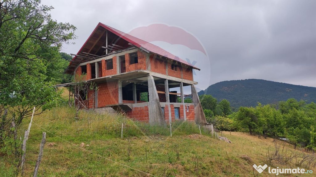 Casă de vacanta cu 6 camere de vanzare Suncuius