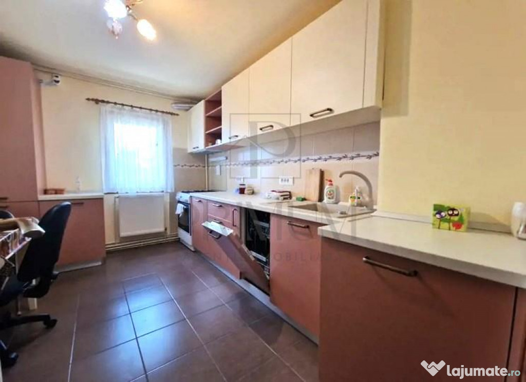 SOARELUI - ETAJ 1 - BLOC IZOLAT - 4 cam - 2 bai - 2 balcoane