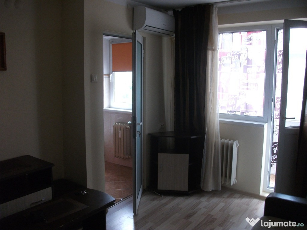 STOOP ! PALAS MALL _ garsoniera 25 mp bloc de apartamente cu lift
