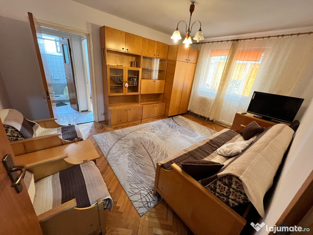 INCHIRIEZ apartament 2 camere semidecomandat,zona Mihai Viteazul