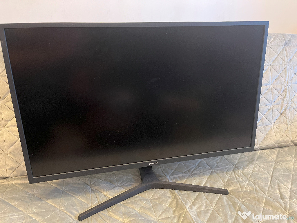 De vanzare monitor 32" UJ590 4K UHD utilizat cateva luni