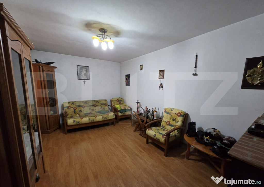 Apartament cu 2 camere, decomandat Zona Sara