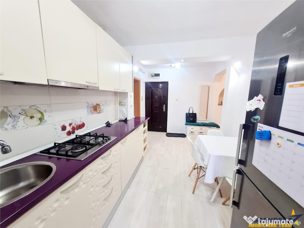 Apartament decomandat, suprafata generoasa, cu boxa si loc d
