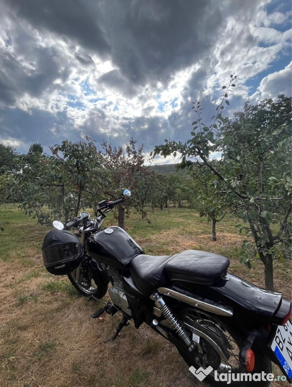 Motocicleta suzuki marauder