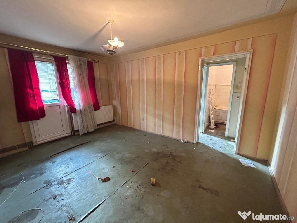 Apartament de renovat, etaj 2/4, semidecomandat, spatios, zona Faget!
