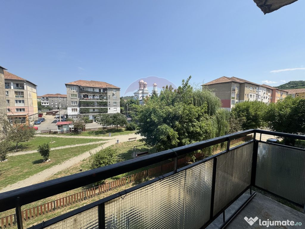 Apartament spațios cu 4 camere, situat în cartierului V...
