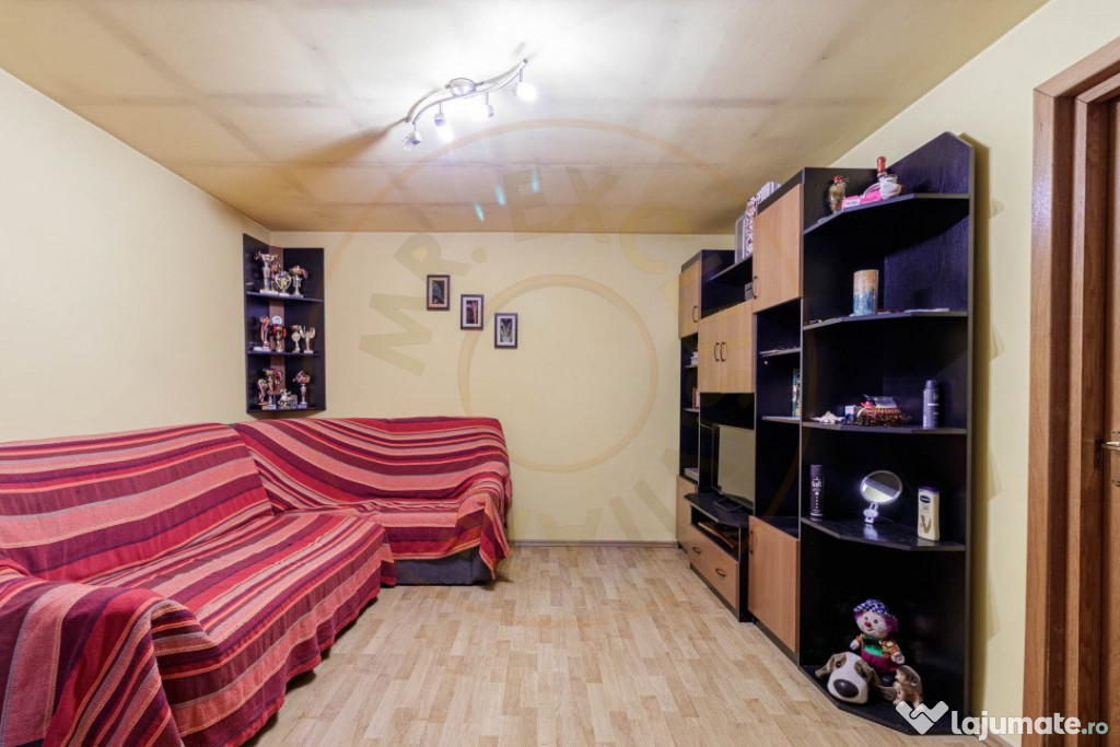 Casa Rahova 4 camere, 2 bucatarii, curte individuala