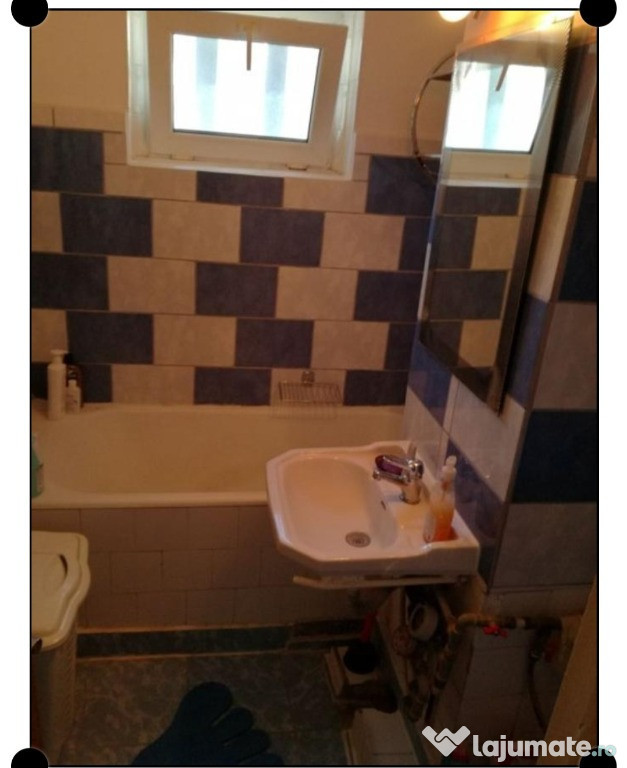 Închiriez apartament