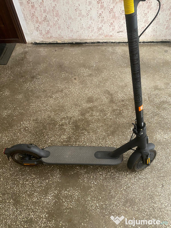 Trotineta Electrica Xiaomi Mi Electric Scooter Essential