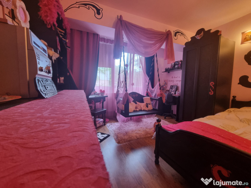 Apartament-spectacol! 3 camere decomandate, etaj 1, zonă ce