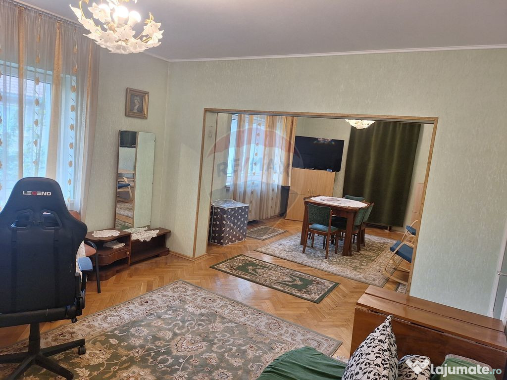 Apartament cu 3 camere de închiriat în zona Centrul Ist...