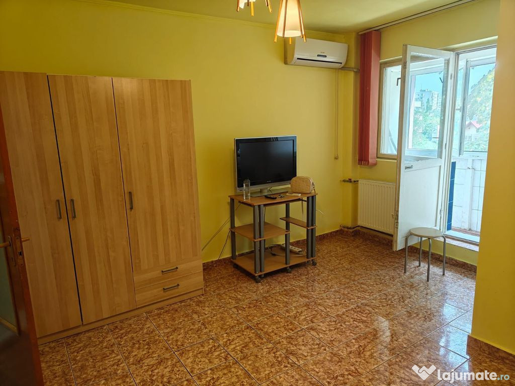 Garsonieră decomandată 30 mp, etaj 2, zona Dristor – ...