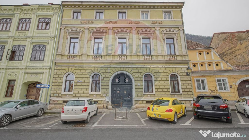 Apartament 102 mp utili, cu parcare în curte, Str. Caste...