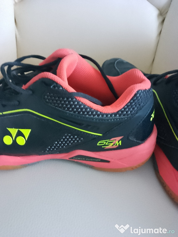 Adidași marca YONEX stare impecabila fara nici un defect că și noi
