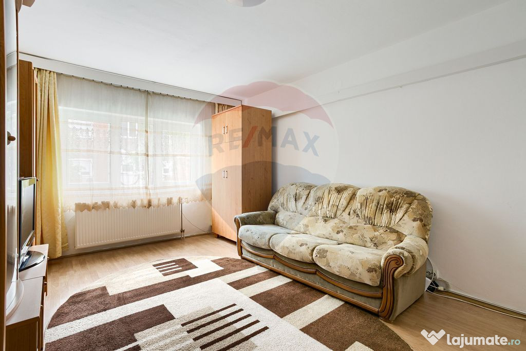 Apartament cu 2 camere, decomandat, de închiriat zona Po...