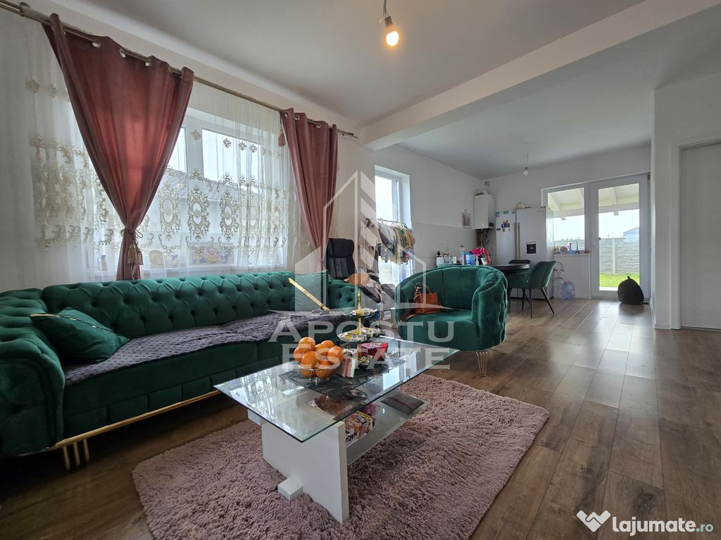 Jumatate de duplex, P+M, cu 3 camere si 2 bai, Sag