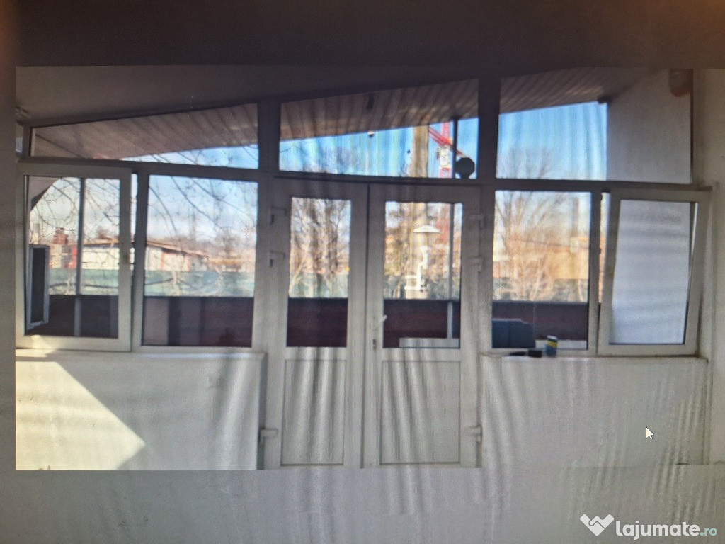 Închiriez spațiu comercial situat la etajul 1
