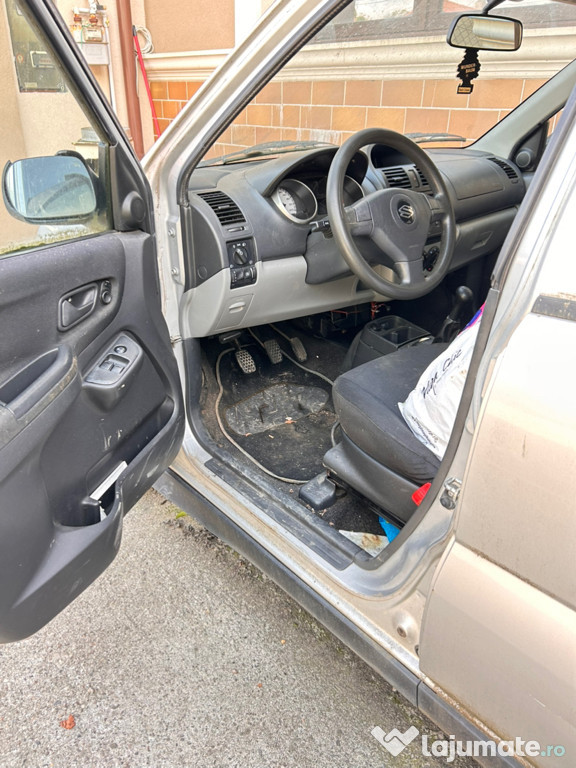 Suzuki ignis și Dacia mcv