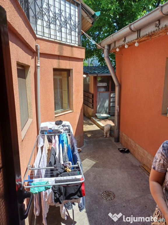 Central in spatele Mitropoliei iasi - casa 5 camere - plus garaj