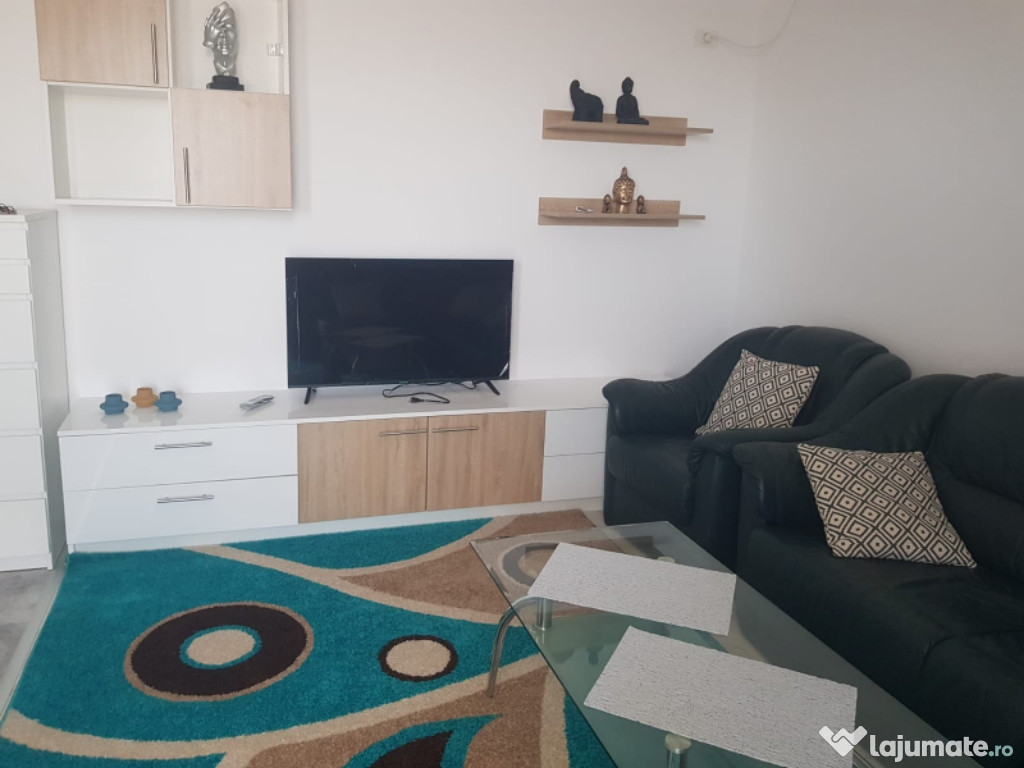 Închiriez apartament cu 3 camere mobilat și utilat