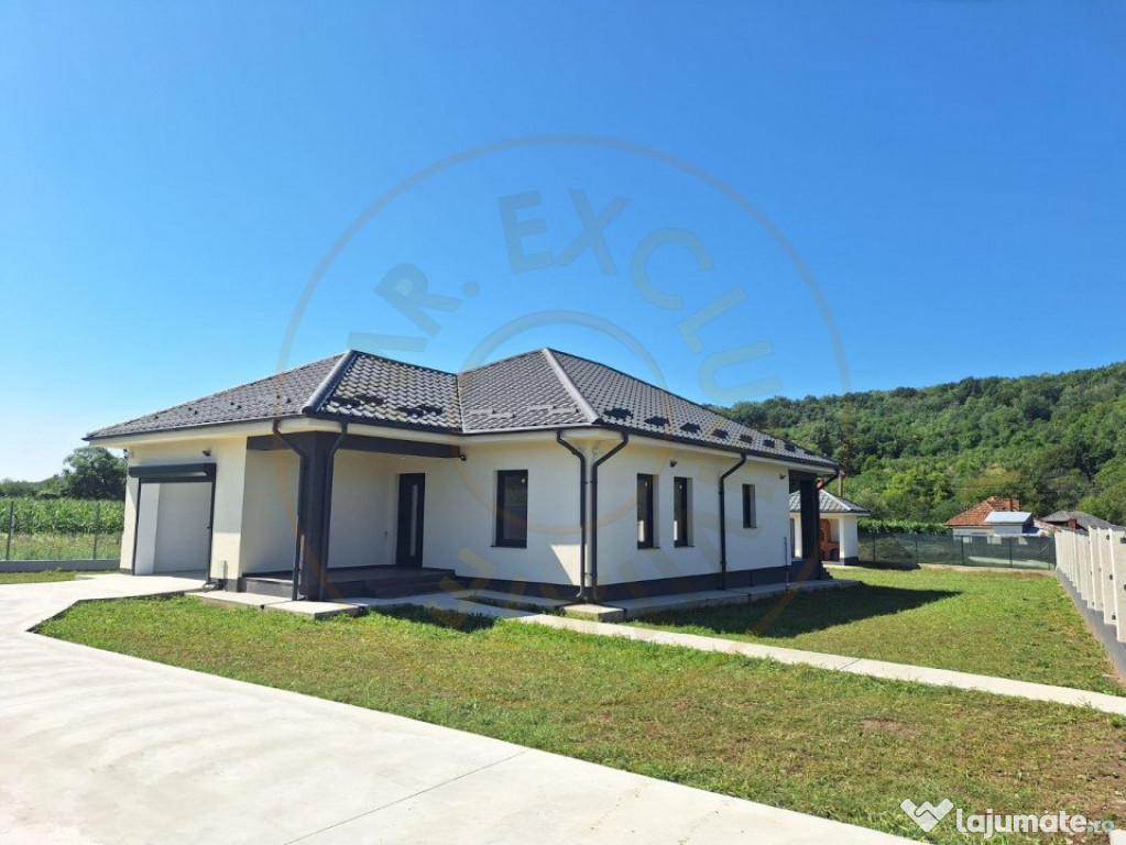 Casă de vânzare în Drăganu-Argeș, priveliște de povest