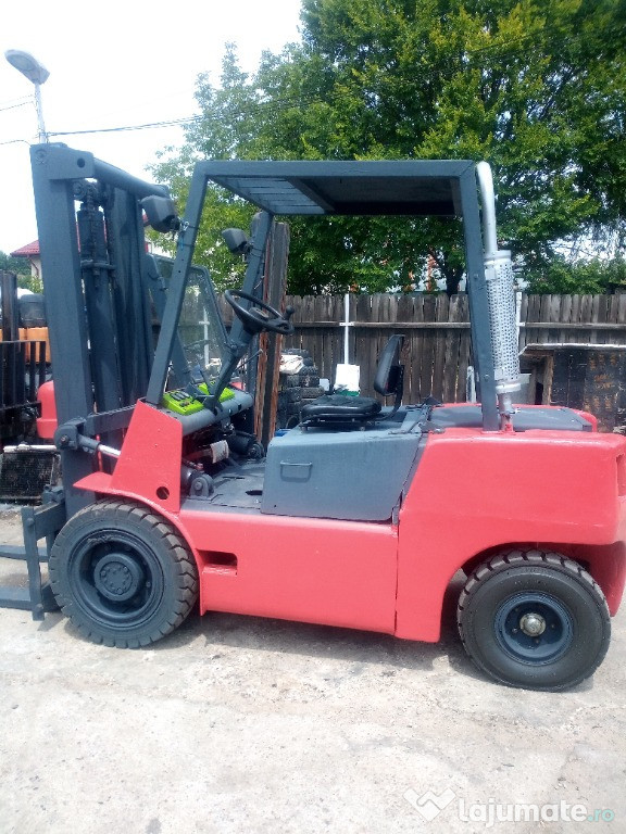 Vand sau inchiriez stivuitor 3,5 tone