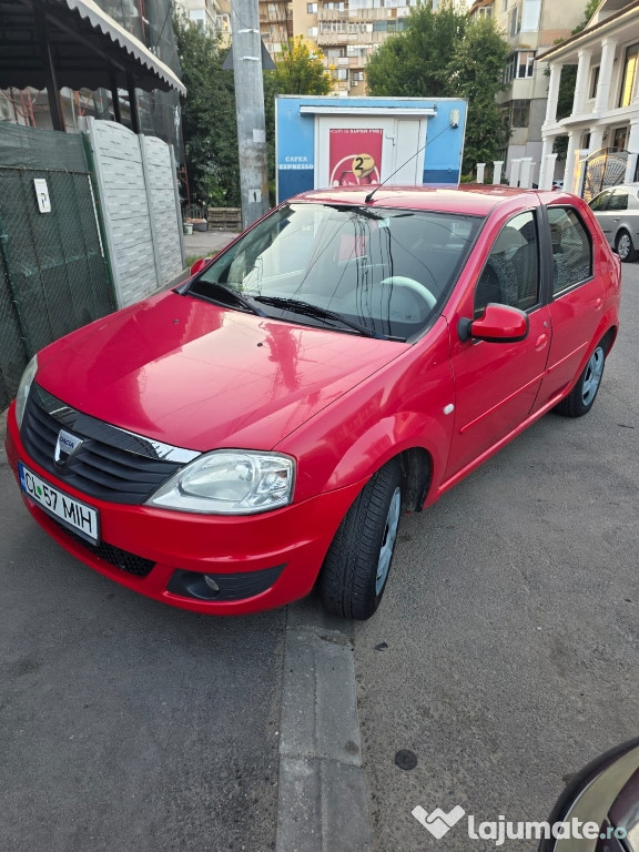 Vând Dacia Logan