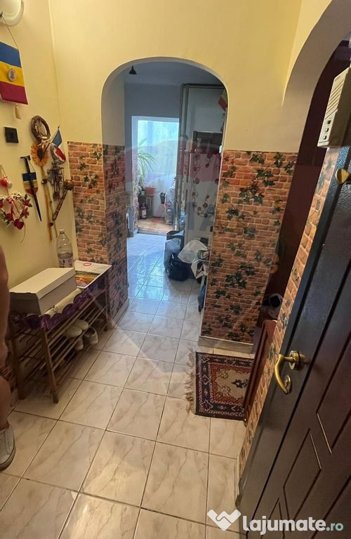 Apartament cu 3 camere- Zona Nufarul