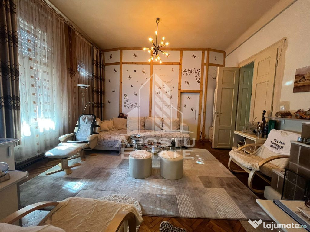 Casa individuala 7 camere, 3 bai, garaj, teren 1129 mp, z...