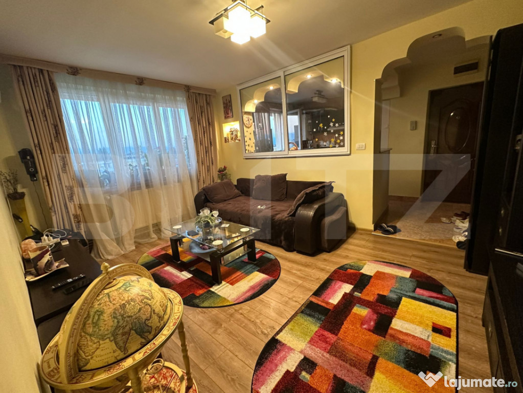 Apartament 3 camere, Zona 8 Mai, 68 mp