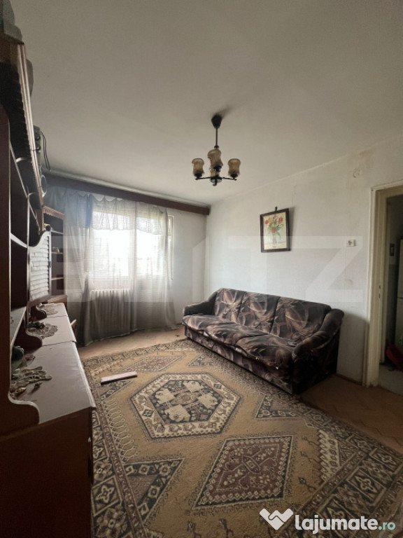 Apartament cu 3 camere, renovabil, zona Micro 3