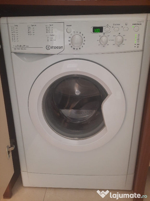 Vând mașină de spălat Indesit