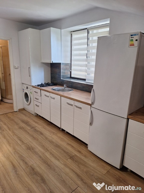 Apartament cu o cameră,langa Universitate,etaj 1