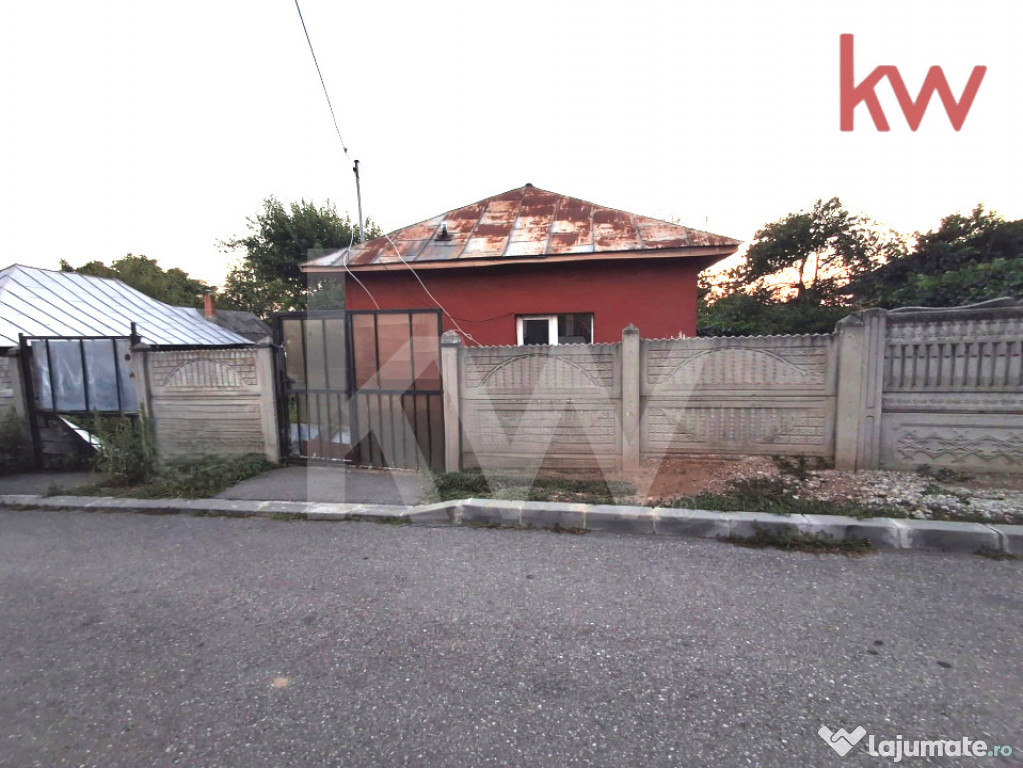 Teren 1.000 mp cu casă demolabilă, în Carcea – vedere p