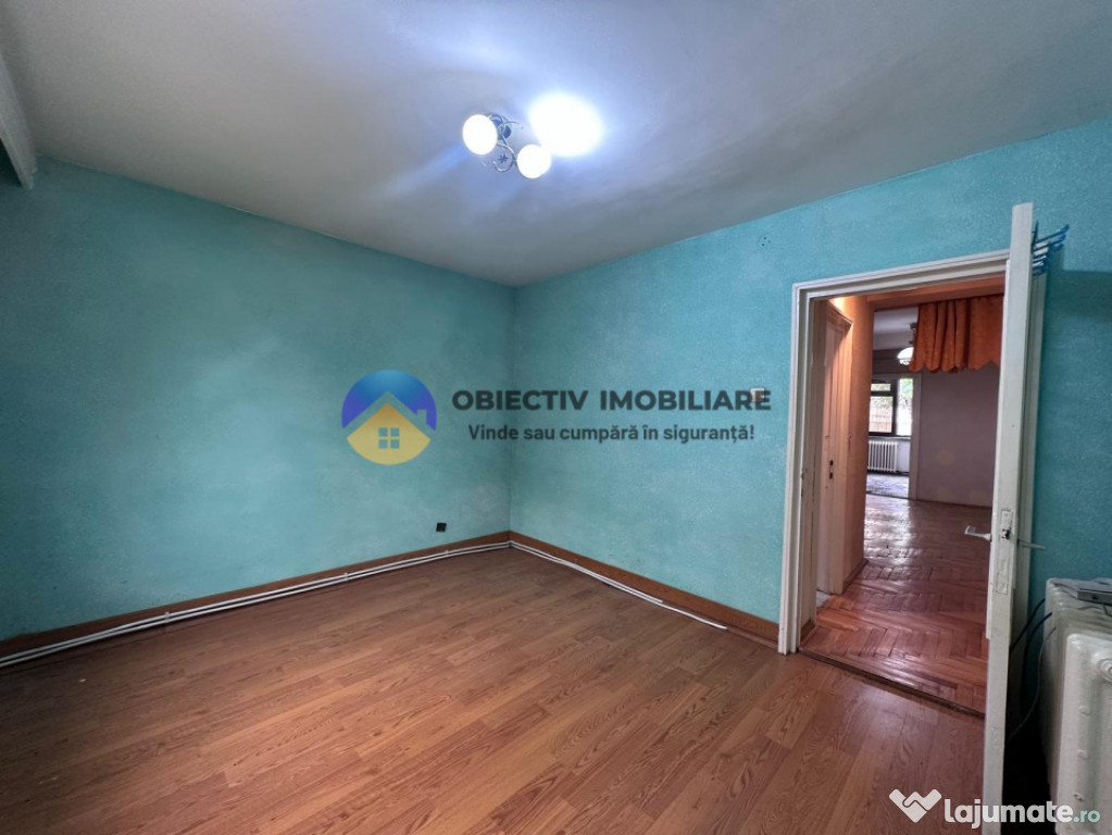 Apartament de vânzare 3 camere- pretabil pentru spațiu com