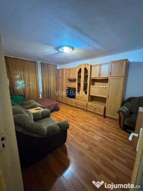 Apartament 3 camere, decomandat - zona Garii
