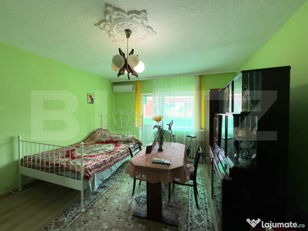 Apartament cu 3 camere de vânzare – zona Dallas, Aiud