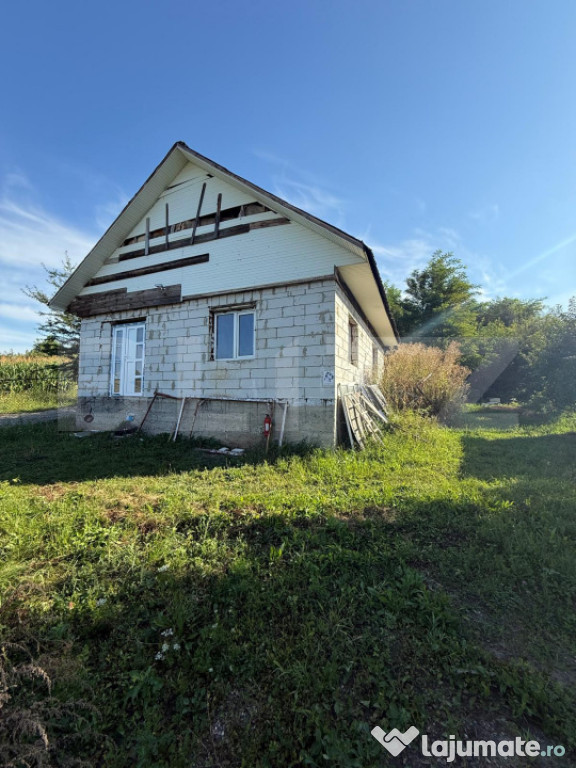 Casa la Rosu cu Teren 2600 mp, Frumoasa