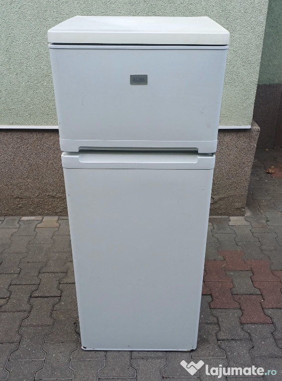 Frigider cu Congelator Zanussi.