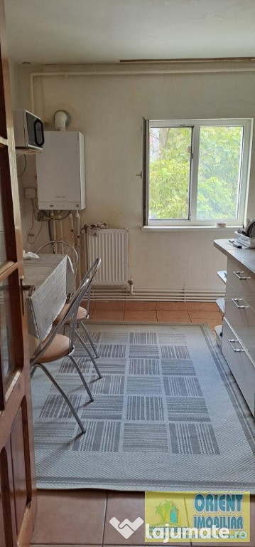 Poarta 6, decomandat, 3 camere, etaj 1, vanzari Constanta
