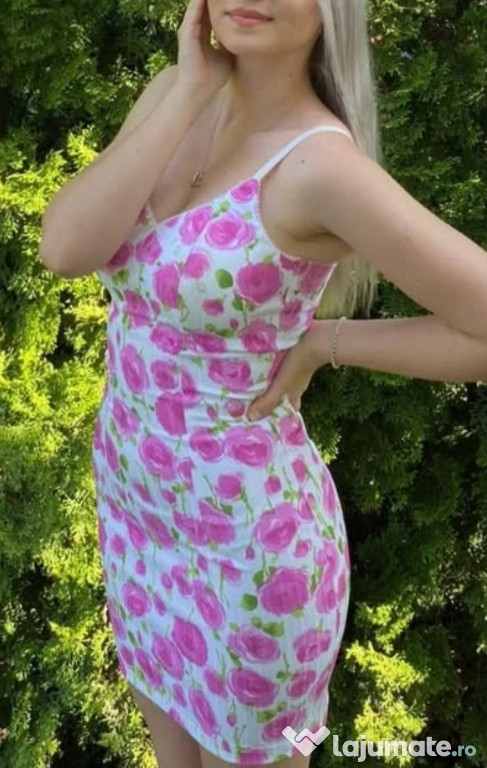 Rochie scurta, frumoasa