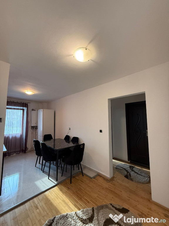 Apartament de 2 camere, decomandat, zona Mansatur