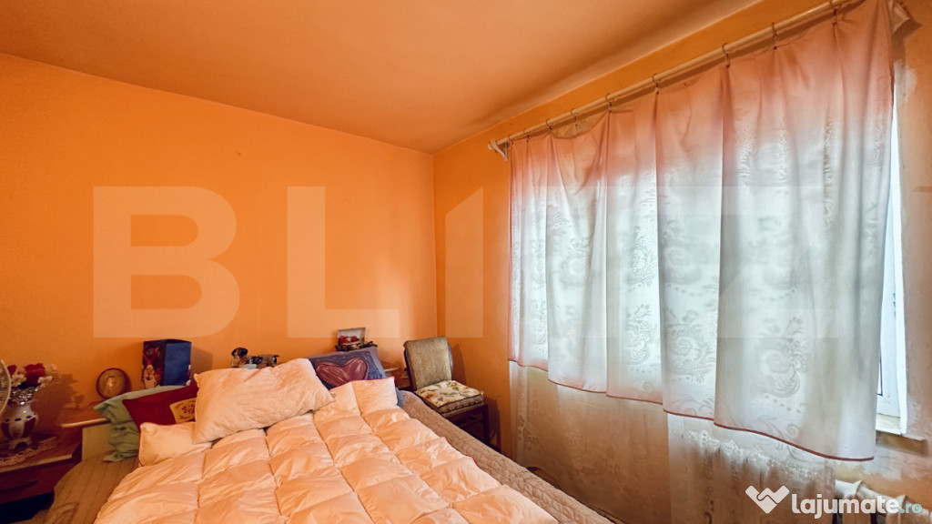Rogerius, 2 camere, bloc cu acoperiș