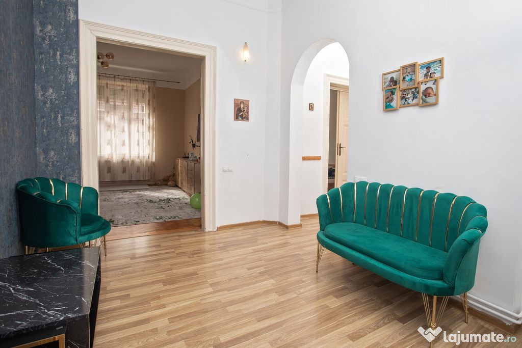 Vilă, singur în curte, central, Oradea 128 mp. 700 E/lu...